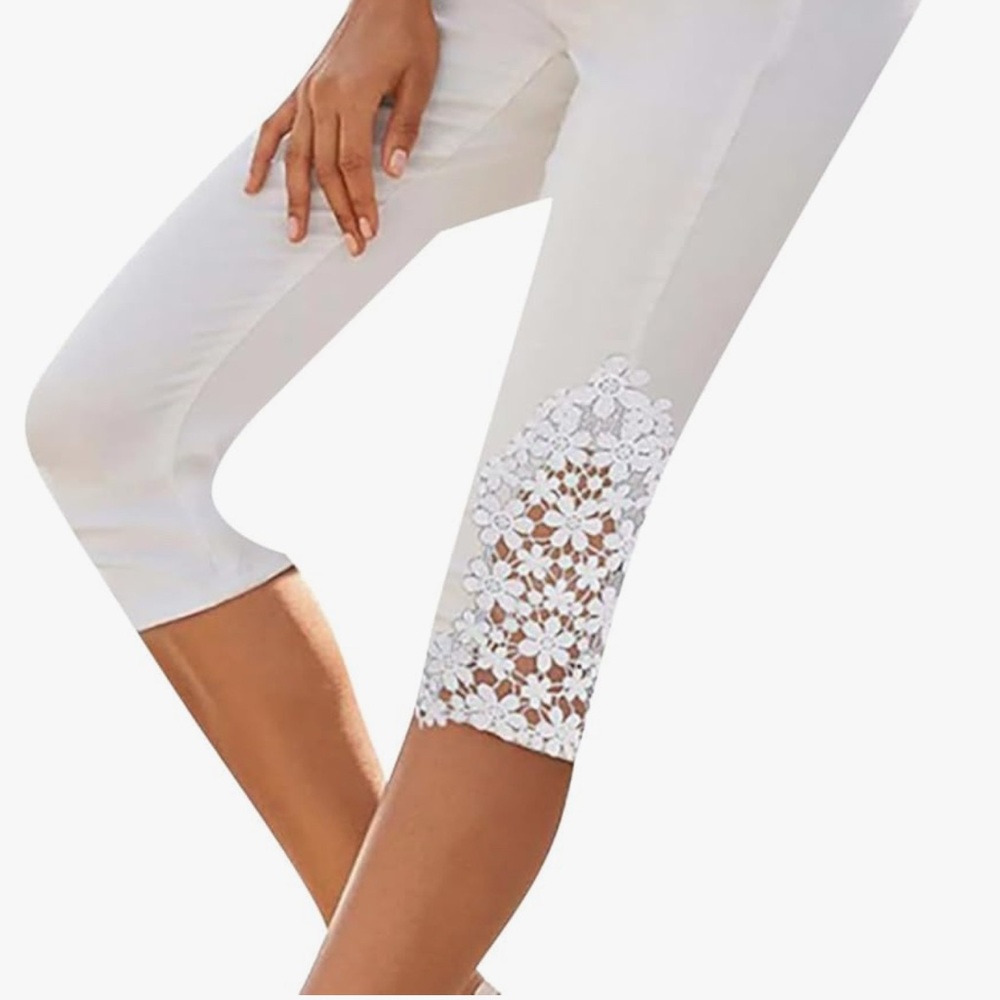 Capri legging with floral lace. - Picture 5 of 5